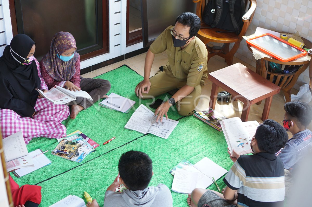 Pembelajaran Di Rumah Siswa Antara Foto