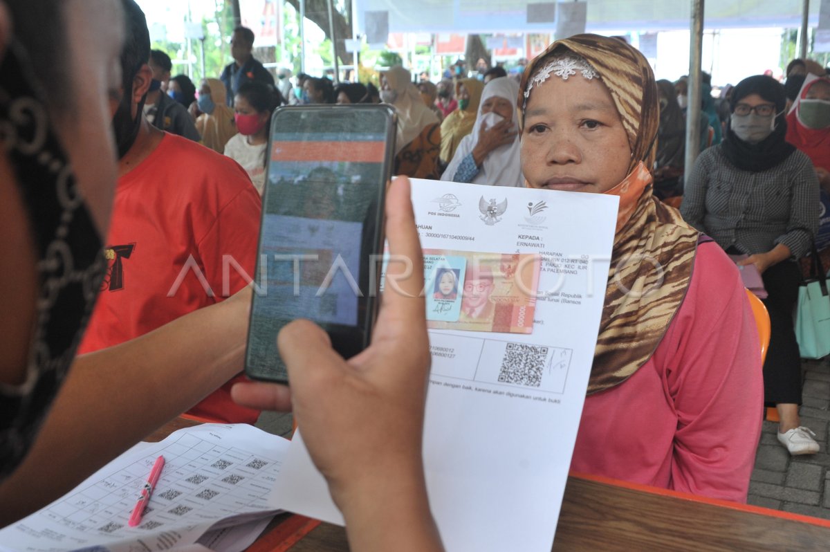 Bantuan Sosial Tunai Tahap Palembang Antara Foto