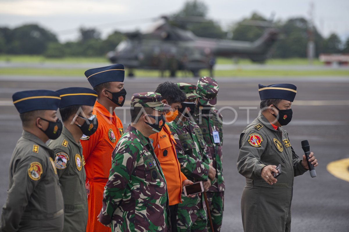 Pencarian Korban Pesawat Jatuh Sj Dari Udara Antara Foto