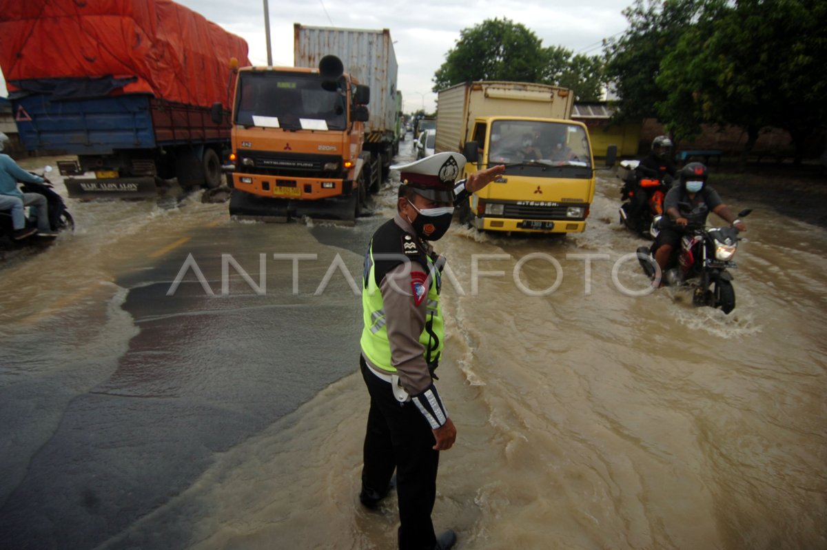 JALUR PANTURA TEGAL BANJIR ANTARA Foto