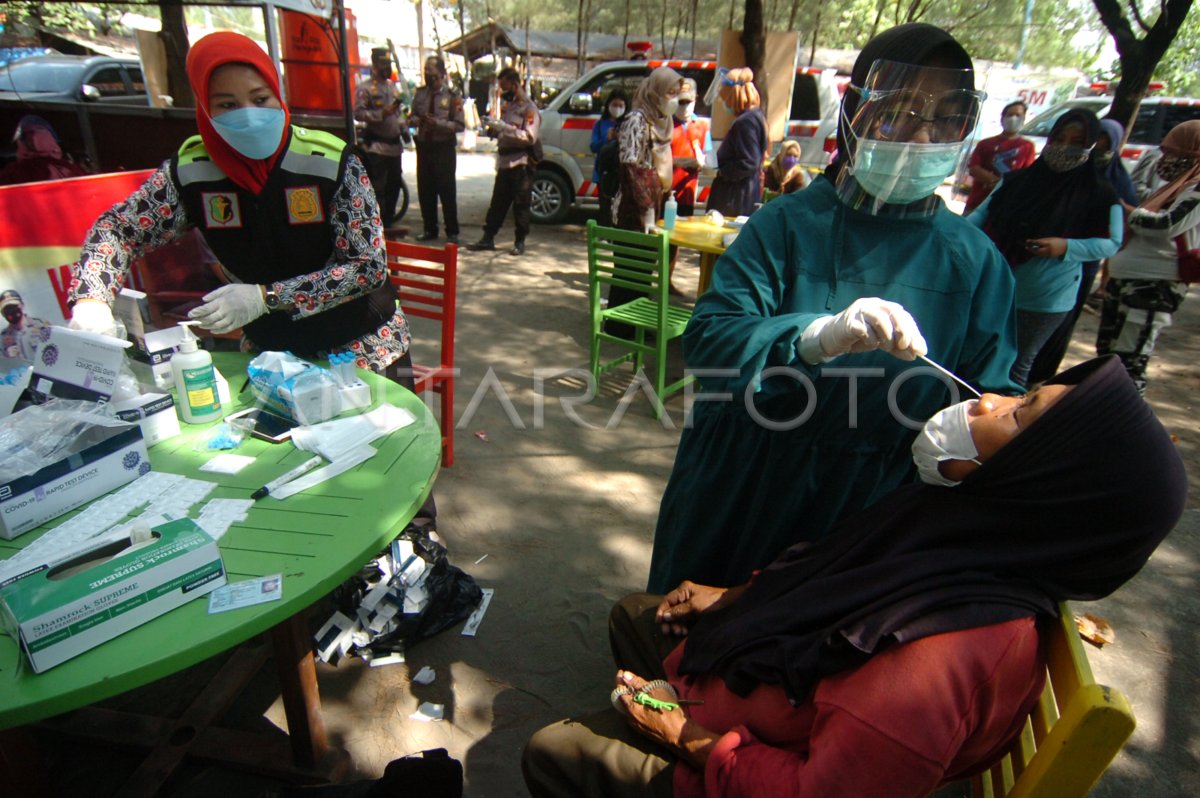 Tes Usap Antigen Dan Vaksinasi Pedagang Tempat Wisata Antara Foto