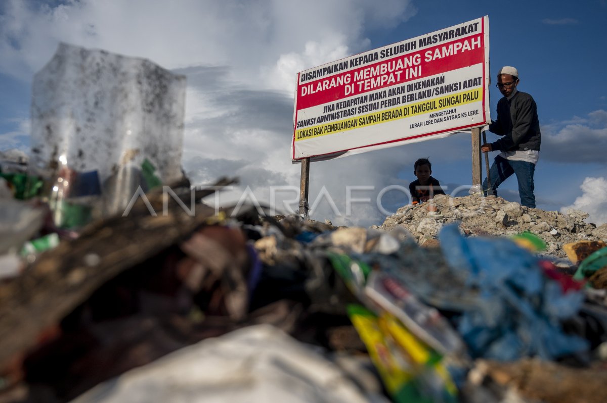 SANKSI ADAT BAGI PEMBUANG SAMPAH SEMBARANGAN ANTARA Foto