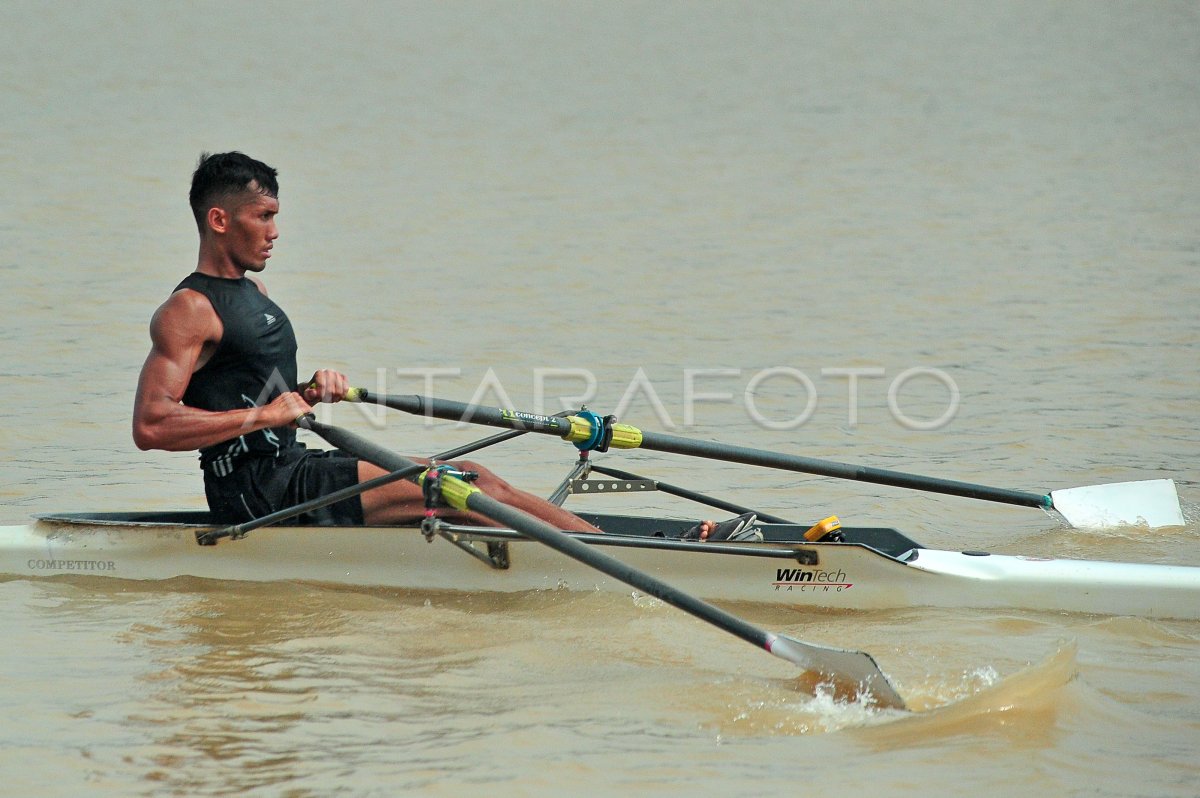 LATIHAN ATLET DAYUNG JAMBI JELANG PON PAPUA ANTARA Foto