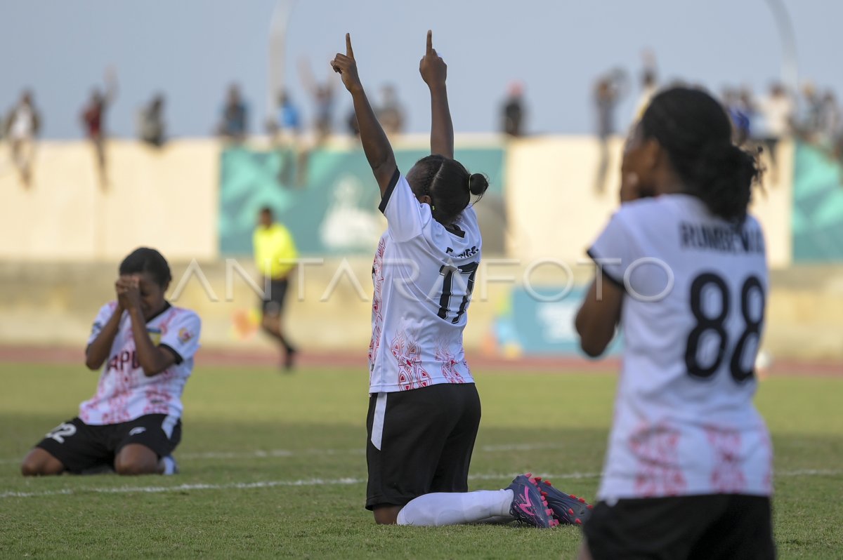 Tim Sepak Bola Putri Papua Raih Medali Emas Pon Papua Antara Foto