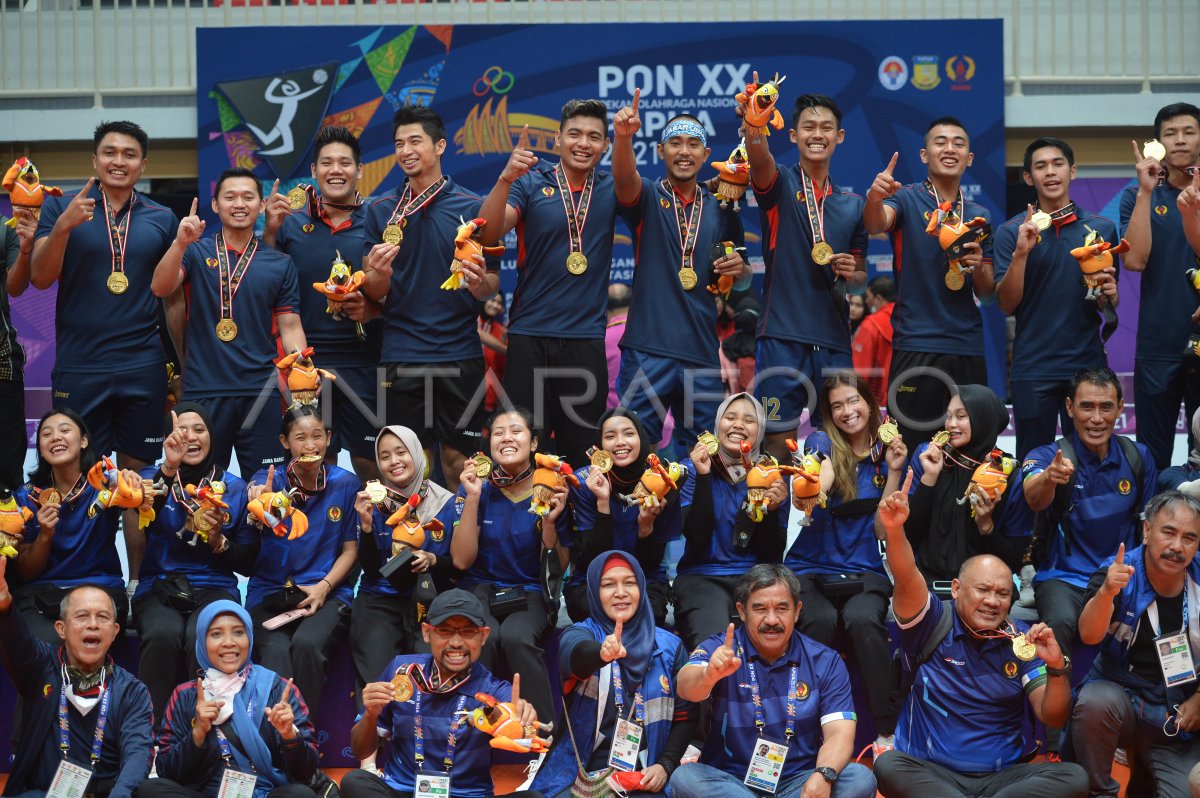 Tim Bola Voli Putra Jabar Sabet Medali Emas Pon Papua Antara Foto