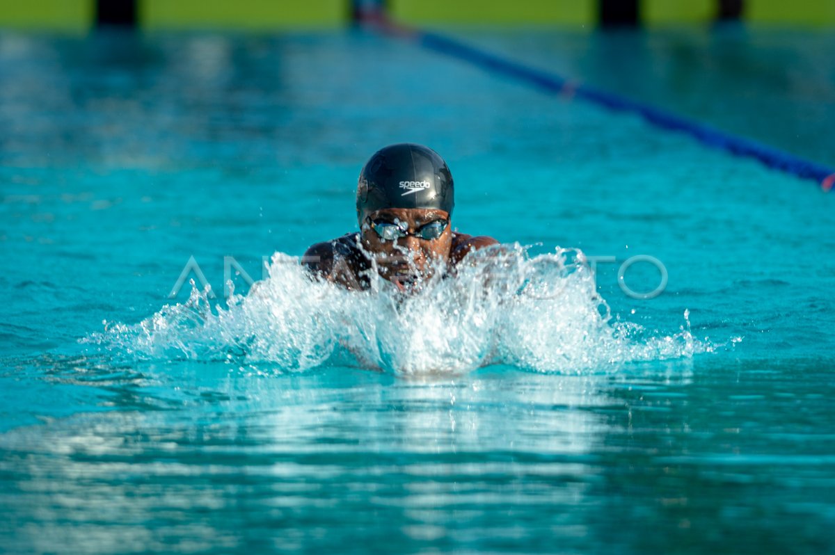 MEDALI EMAS RENANG ESTAFET 4x100 METER GAYA BEBAS APG 2022 ANTARA Foto