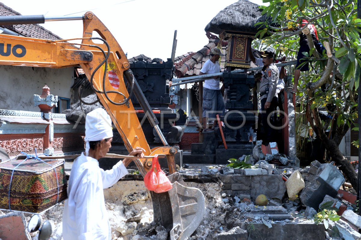 PEMBEBASAN LAHAN UNTUK PELEBARAN JALAN KTT G20 ANTARA Foto