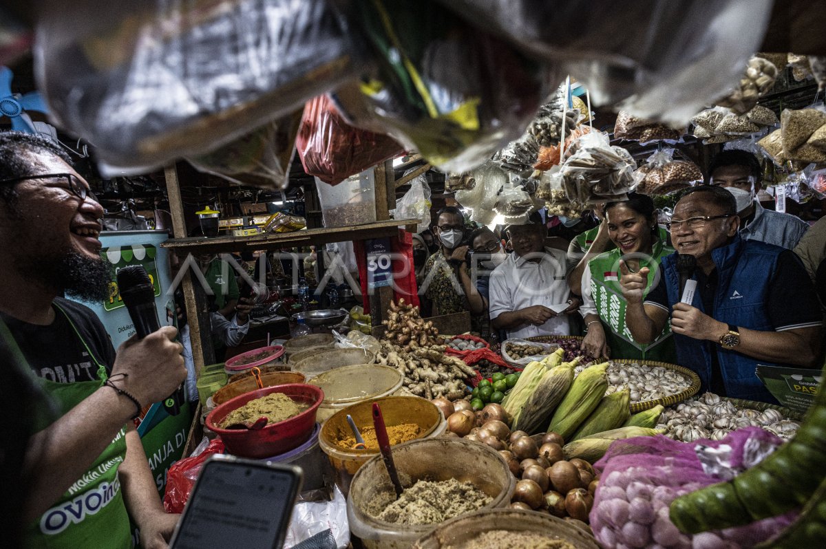 MENDAG TINJAU SISTEM DIGITALISASI PASAR ANTARA Foto