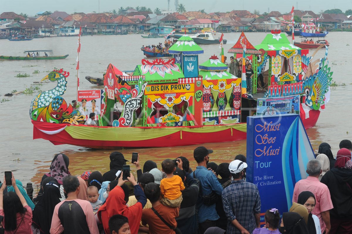 Lomba Kapal Hias Di Sungai Musi Palembang Antara Foto