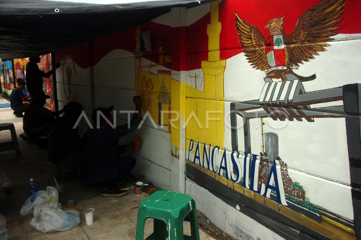 Lomba Mural Di Tegal Antara Foto