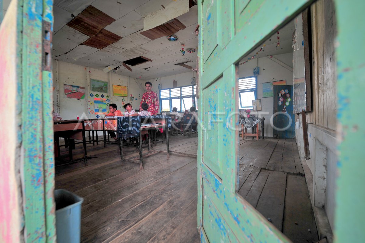 SEKOLAH RUSAK DI TANJUNGJABUNG TIMUR JAMBI ANTARA Foto