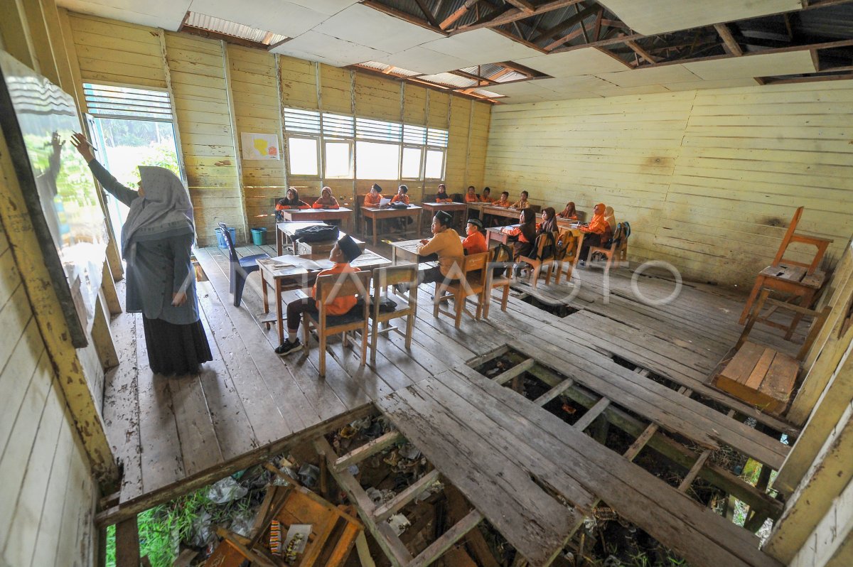 Sekolah Rusak Di Tanjung Jabung Barat ANTARA Foto