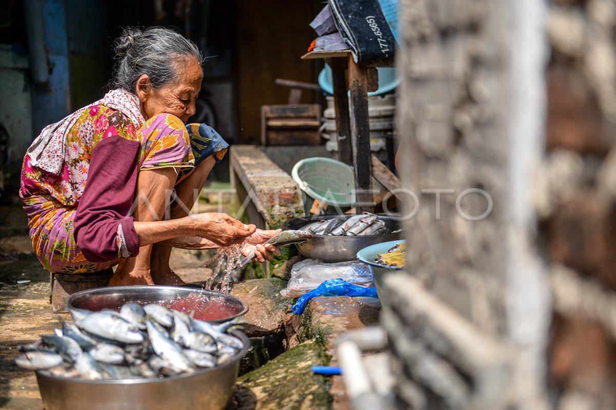 Sentra Produksi Pindang Ikan Di Kabupaten Bandung ANTARA Foto