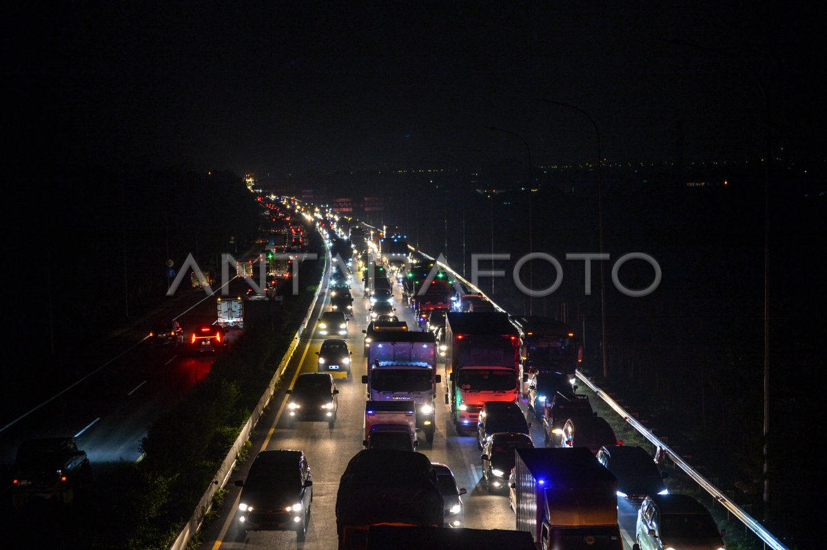 Kemacetan Di Simpang Susun Cileunyi Antara Foto