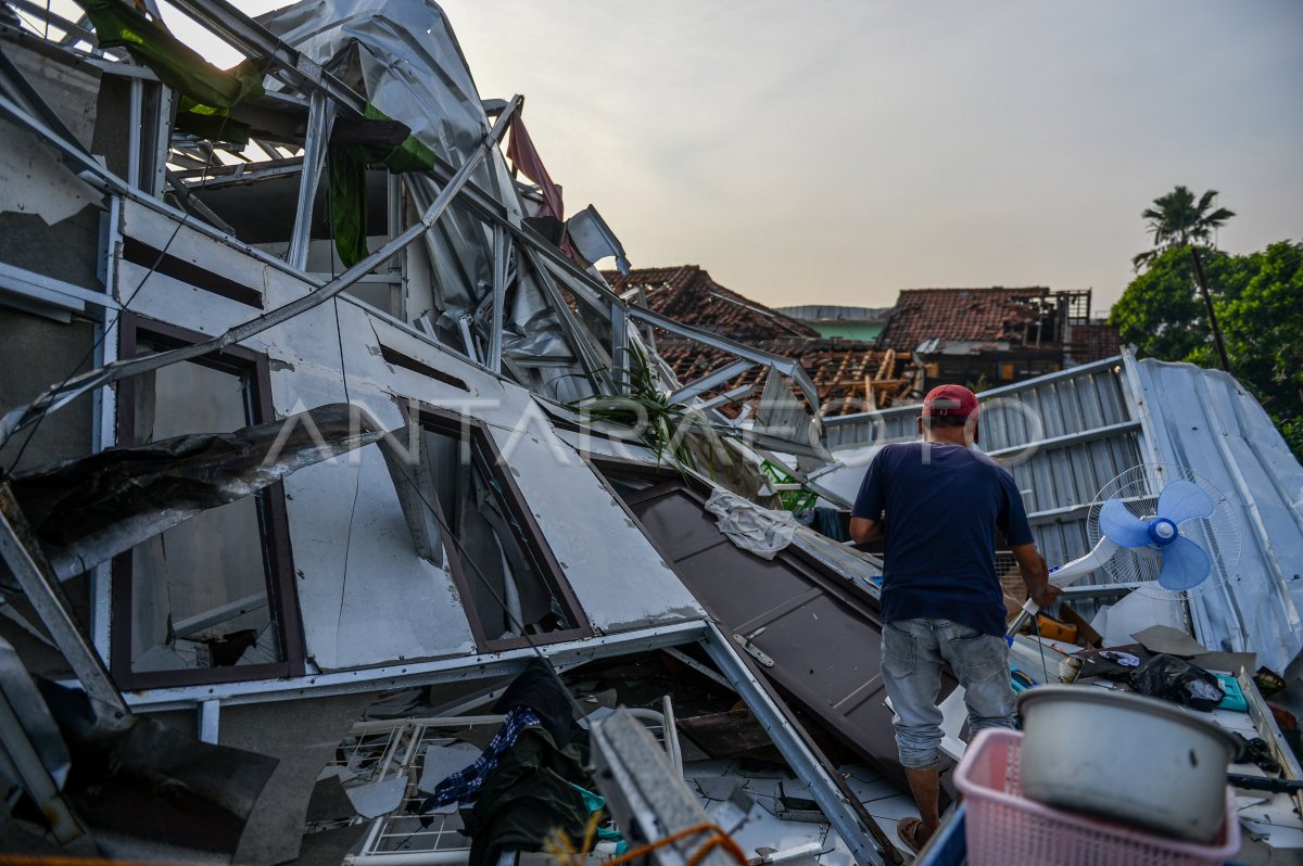 Dampak Puting Beliung Di Kabupaten Sumedang Antara Foto