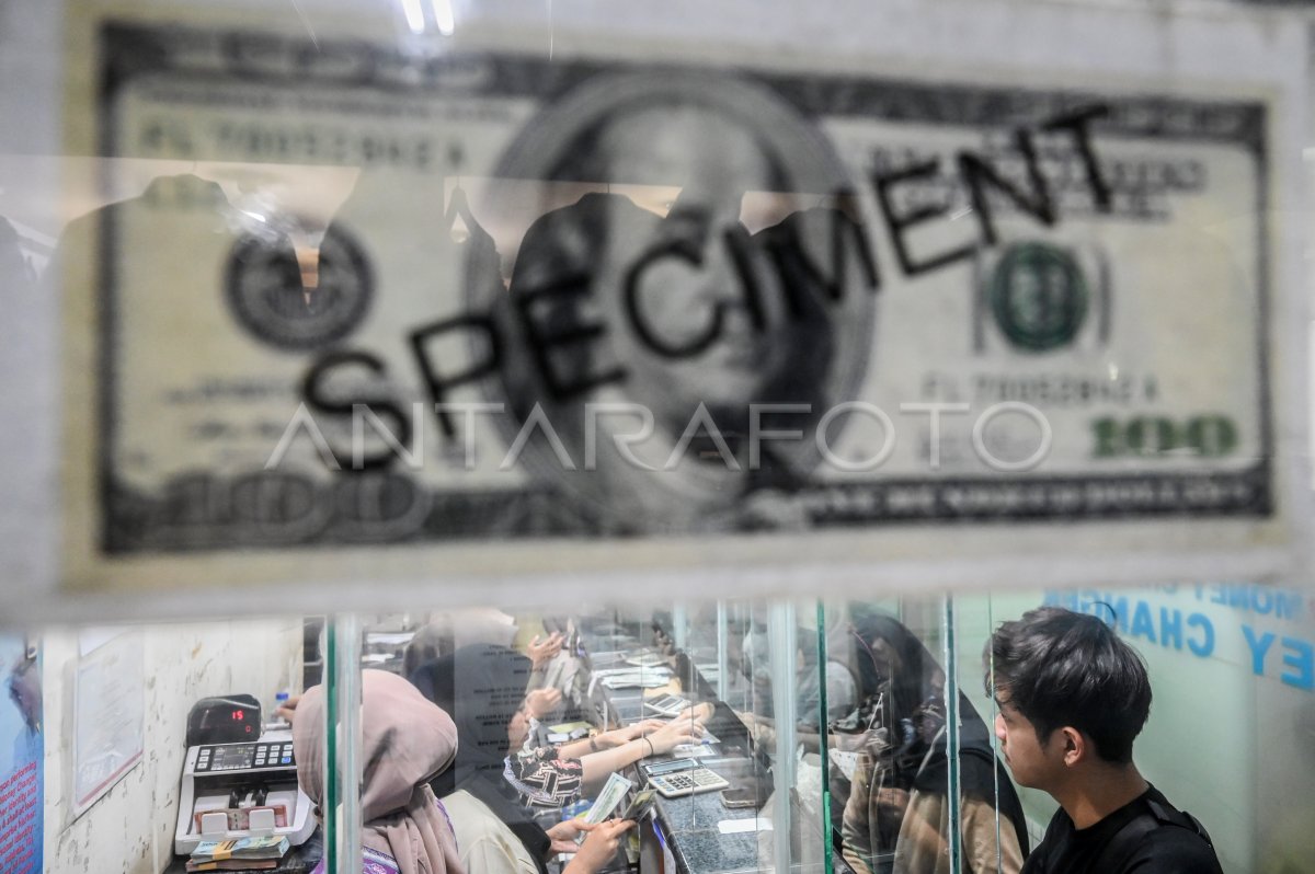 Nilai Tukar Rupiah Melemah Antara Foto