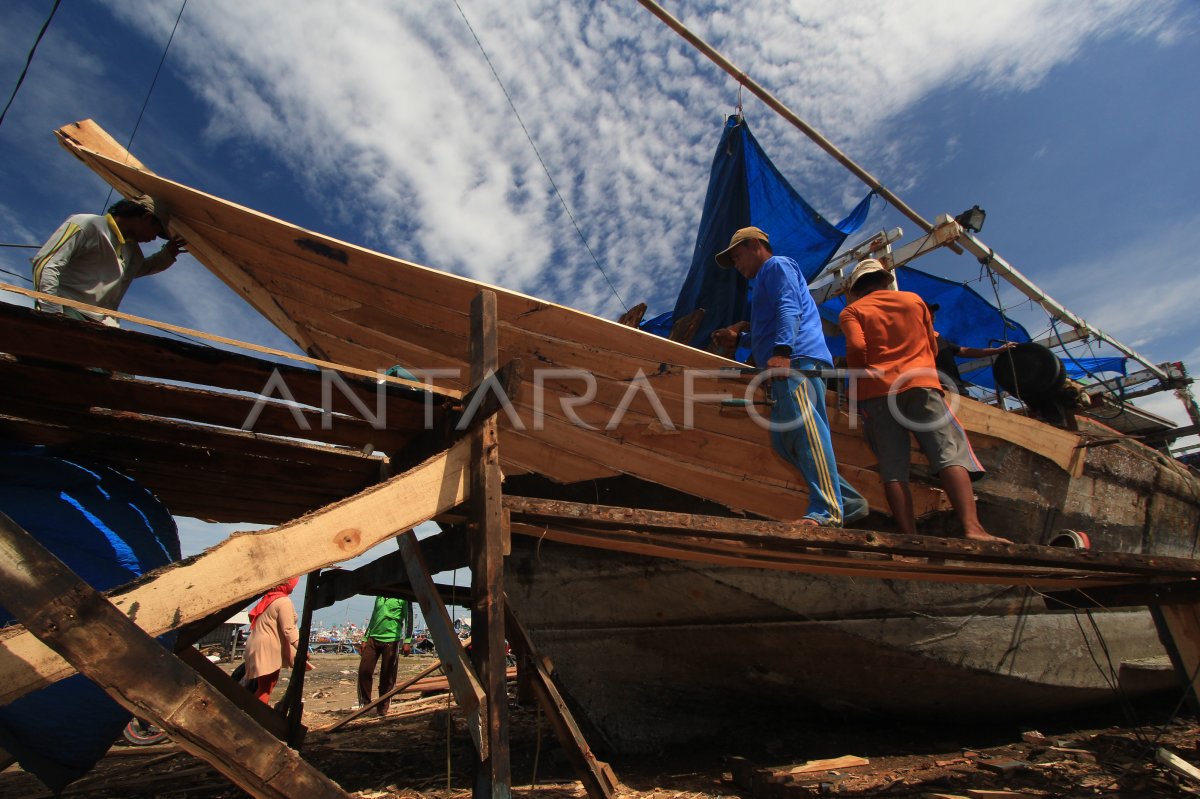 PERBAIKAN KAPAL NELAYAN ANTARA Foto