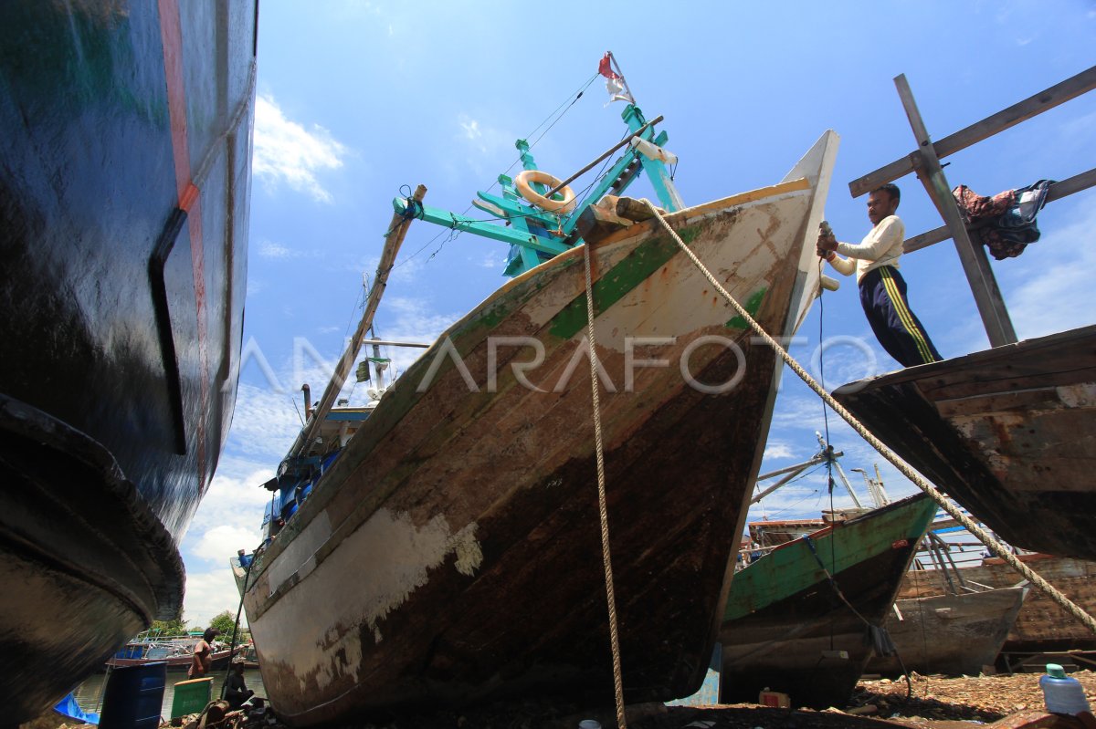 PERBAIKAN KAPAL NELAYAN ANTARA Foto