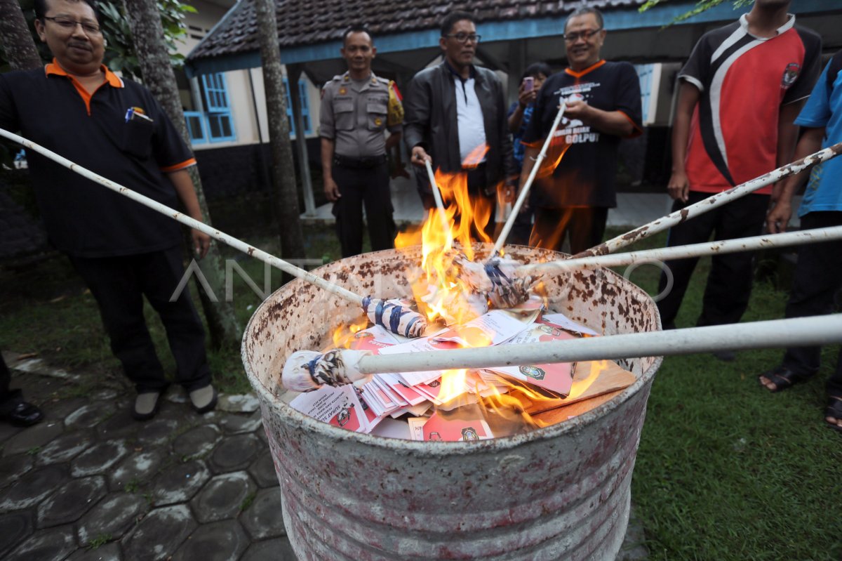 MUSNAHKAN SURAT SUARA RUSAK ANTARA Foto