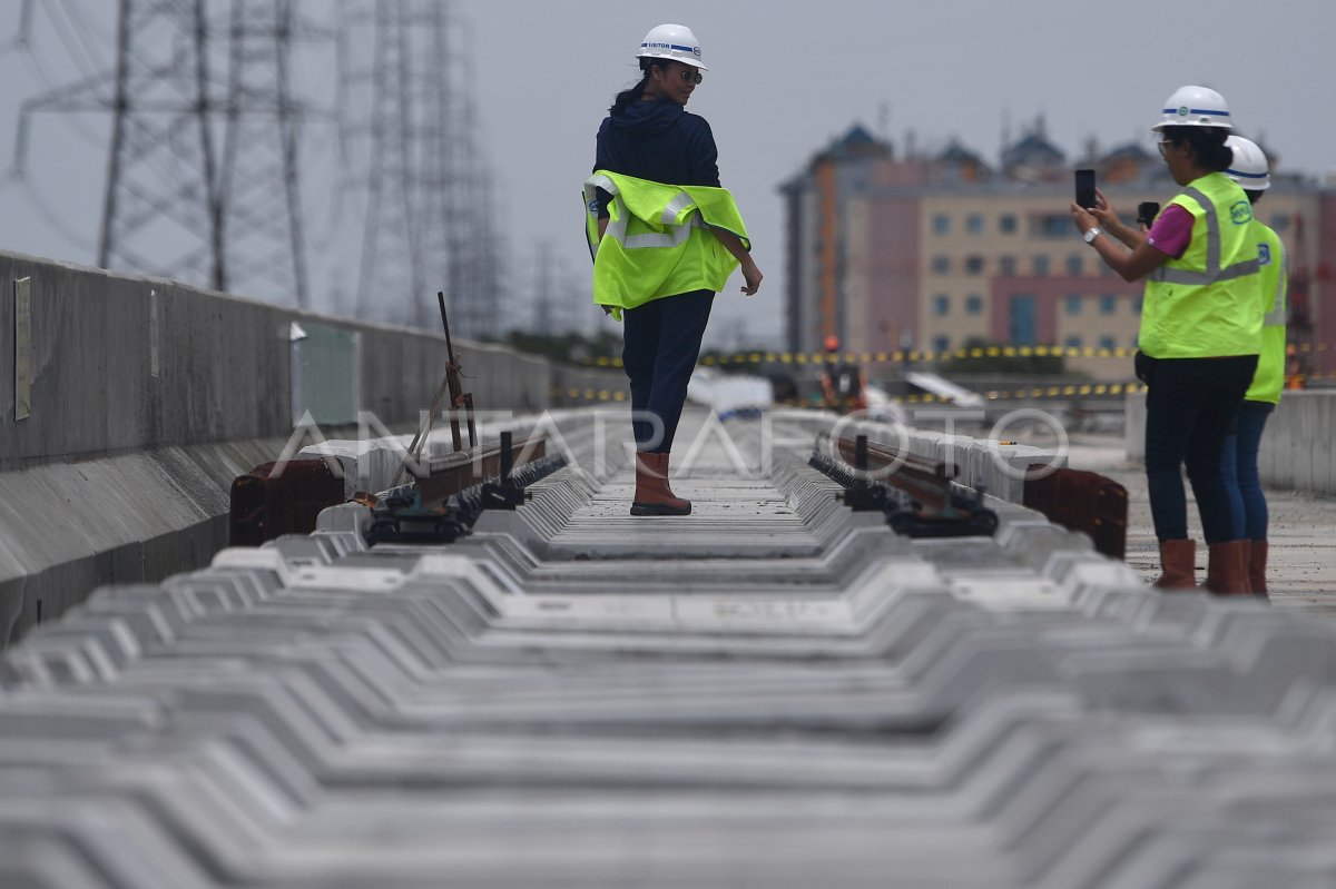 PEMBANGUNAN DEPO LRT KELAPA GADING ANTARA Foto