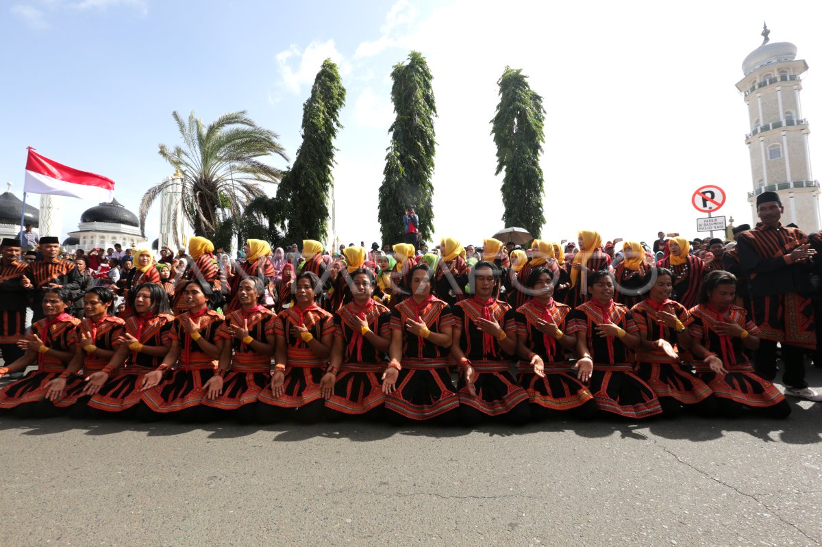 Tarian Tradisional Saman Antara Foto