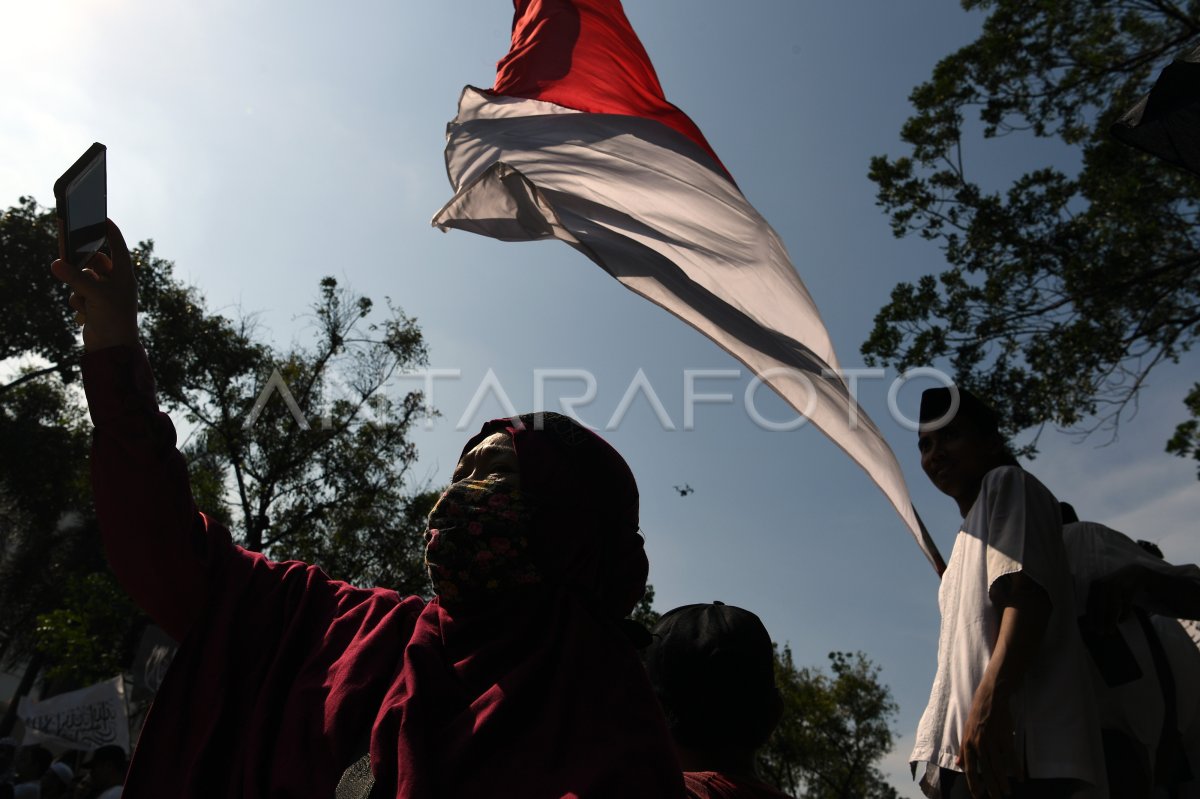 Protes Pembakaran Bendera Berkalimat Tauhid Antara Foto