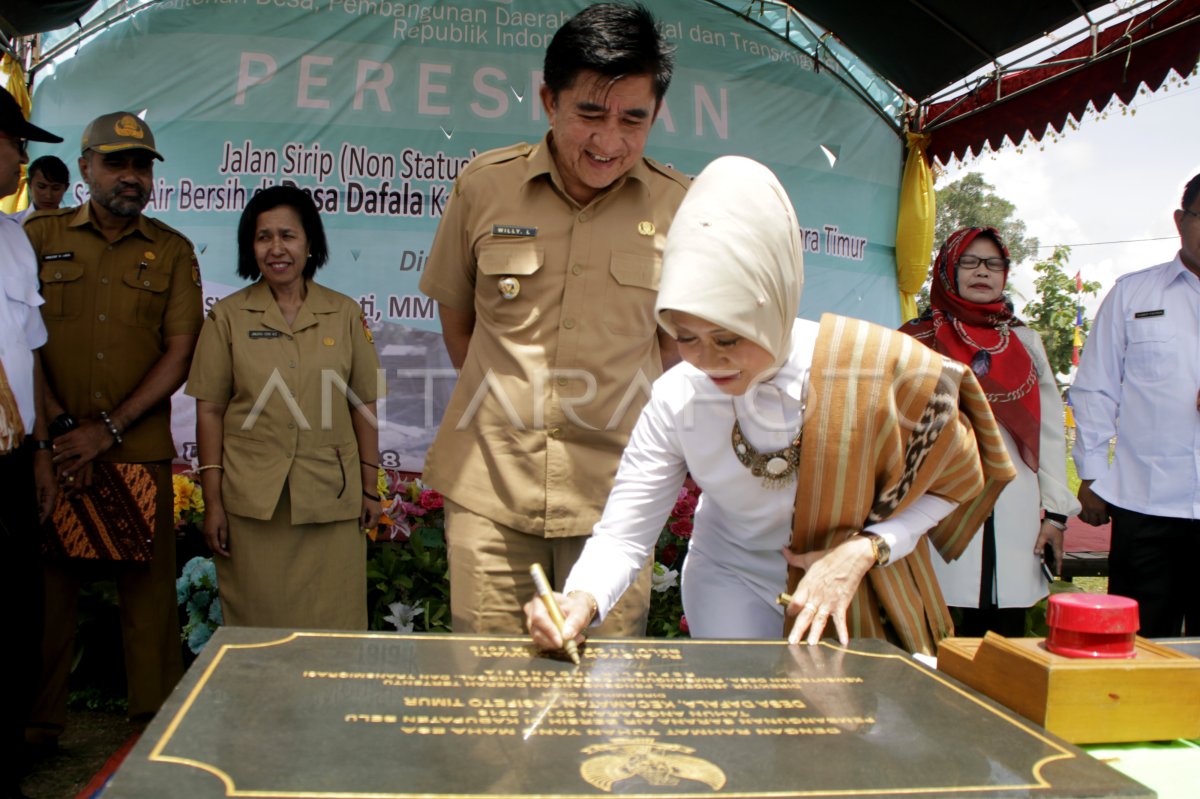 PERESMIAN JALAN SIRIP DAN SARANA AIR BERSIH ANTARA Foto