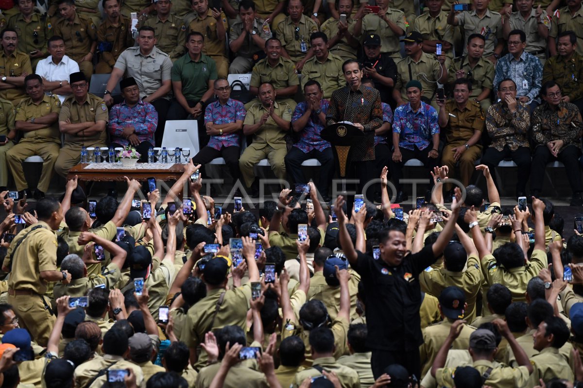 Presiden Bertemu Ribuan Perangkat Desa Antara Foto