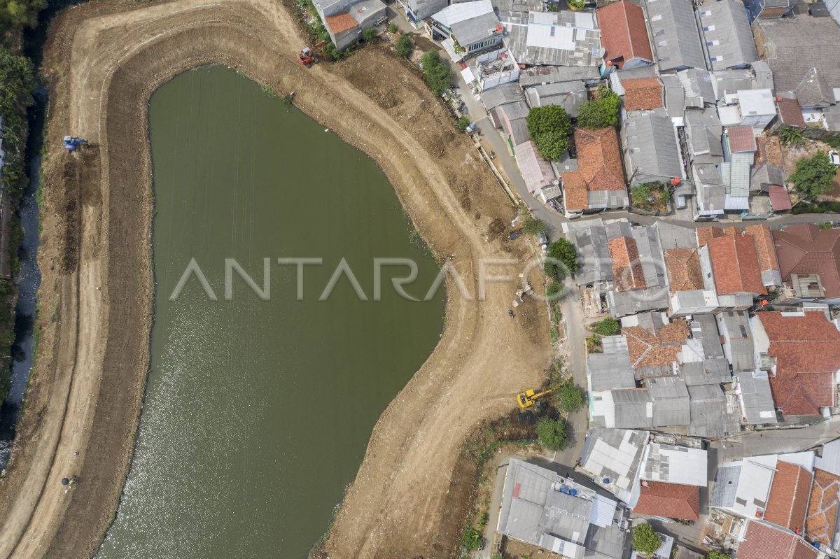 Naturalisasi Waduk Kampung Rambutan Antara Foto