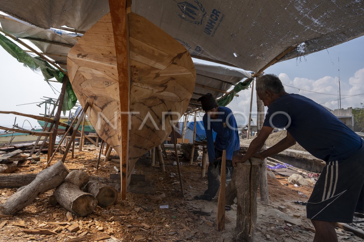 Kesulitan Bahan Pembuatan Kapal Ikan Antara Foto