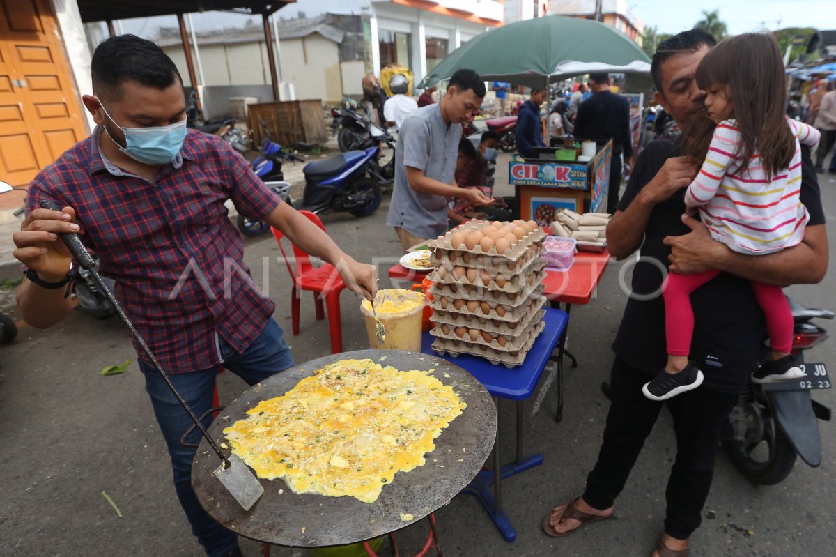 PASAR KULINER DAN TAKJIL RAMADHAN ANTARA Foto