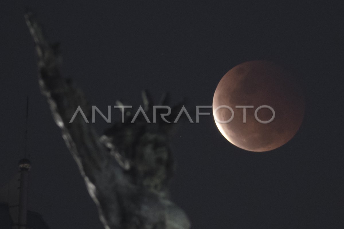 Gerhana Bulan Total Antara Foto