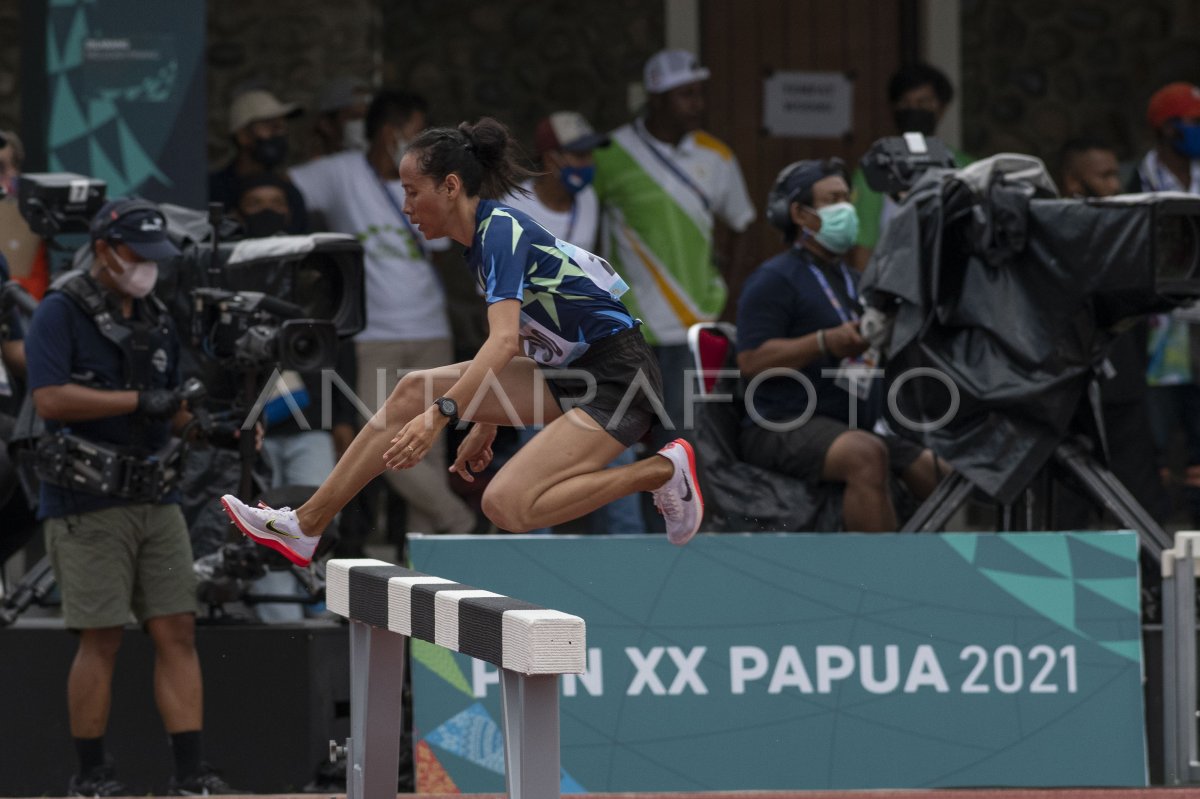 Dian Juara Lari Meter Halang Rintang Putri Pon Papua Antara Foto