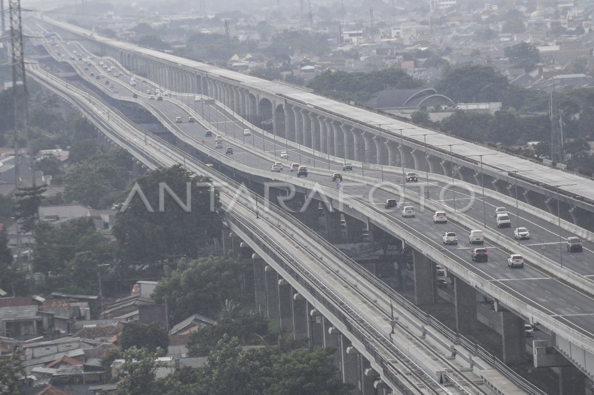 Arus Lalu Lintas Tol Jakarta Cikampek Antara Foto