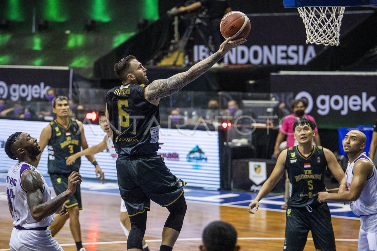 RANS PIK BASKETBALL CLUB MELAWAN DNA BIMA PERKASA JOGJA ANTARA Foto