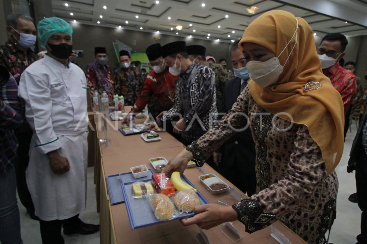 PENGUKUHAN PPIH EMBARKASI SURABAYA ANTARA Foto