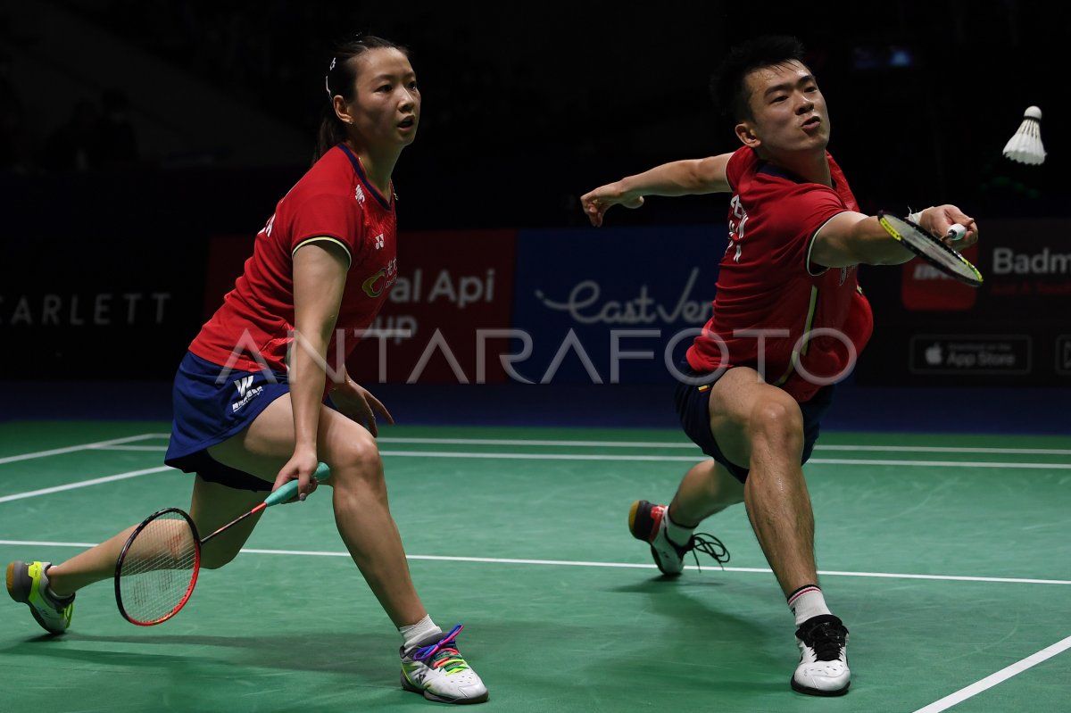 ZHENG DAN HUANG JUARA GANDA CAMPURAN ANTARA Foto