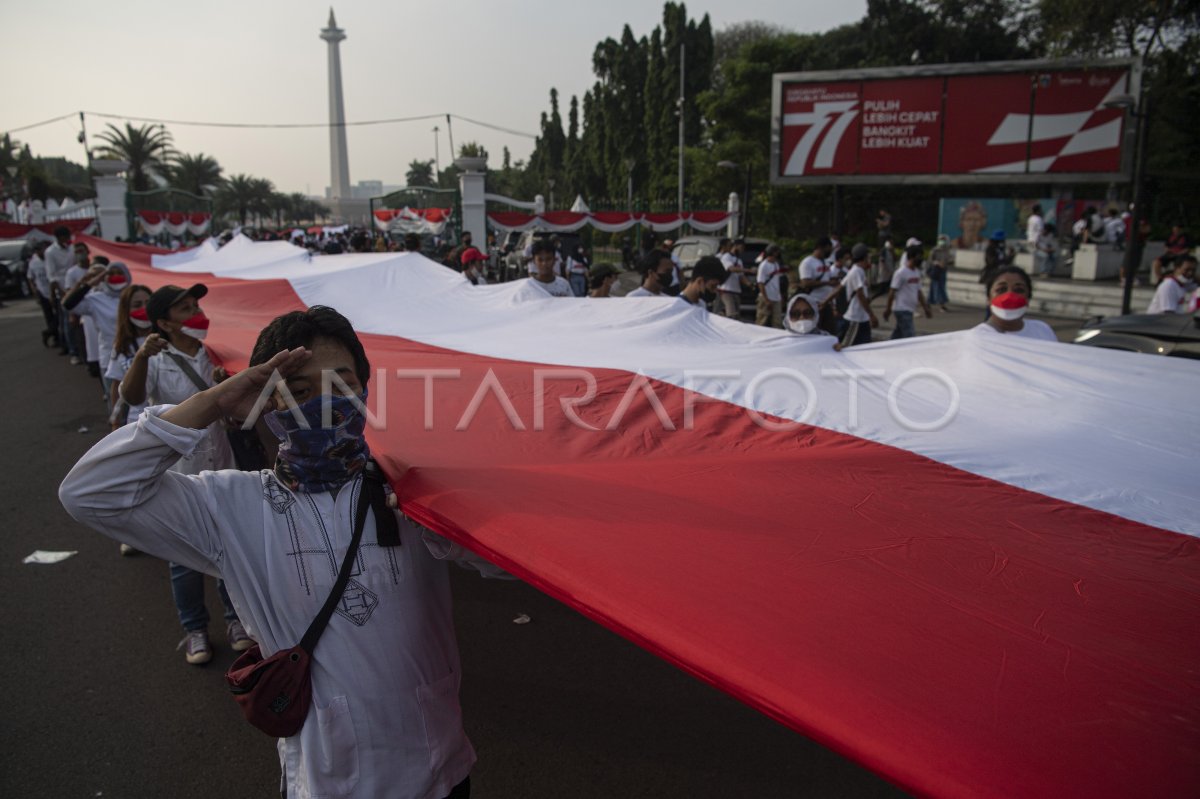 PRESIDEN JOKOWI MELEPAS KIRAB MERAH PUTIH ANTARA Foto