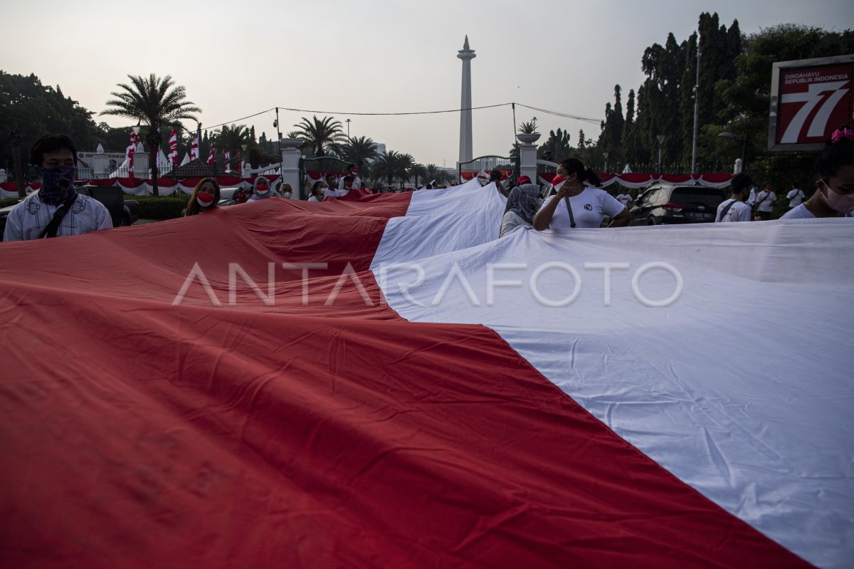 PRESIDEN JOKOWI MELEPAS KIRAB MERAH PUTIH ANTARA Foto