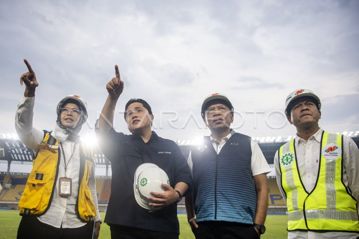 KETUM PSSI TINJAU STADION SI JALAK HARUPAT ANTARA Foto