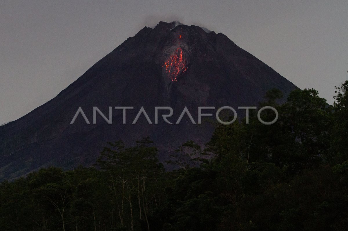 AKTIVITAS GUNUNG MERAPI ANTARA Foto