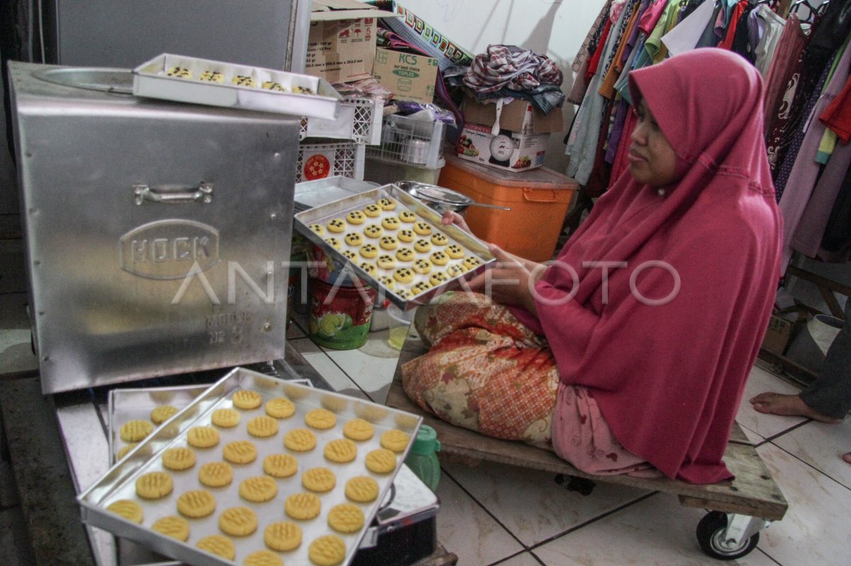 Produksi Kue Kering Peyandang Disabilitas Antara Foto