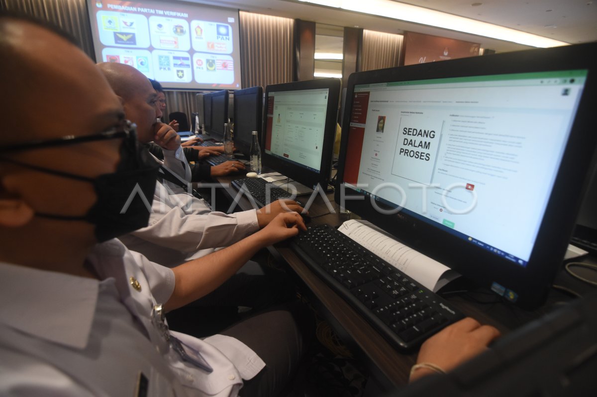 Verifikasi Administrasi Persyaratan Bacaleg Dpr Antara Foto