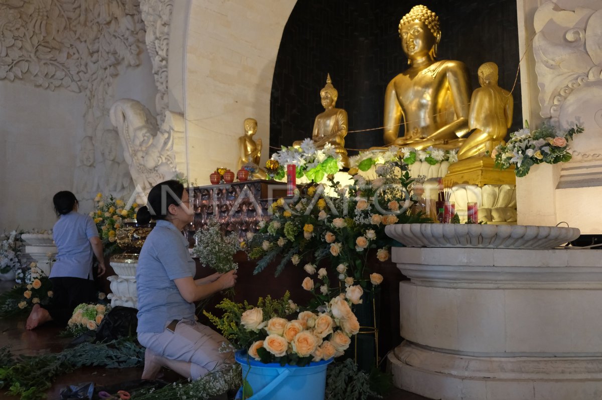 Persiapan Waisak Be Di Bali Antara Foto