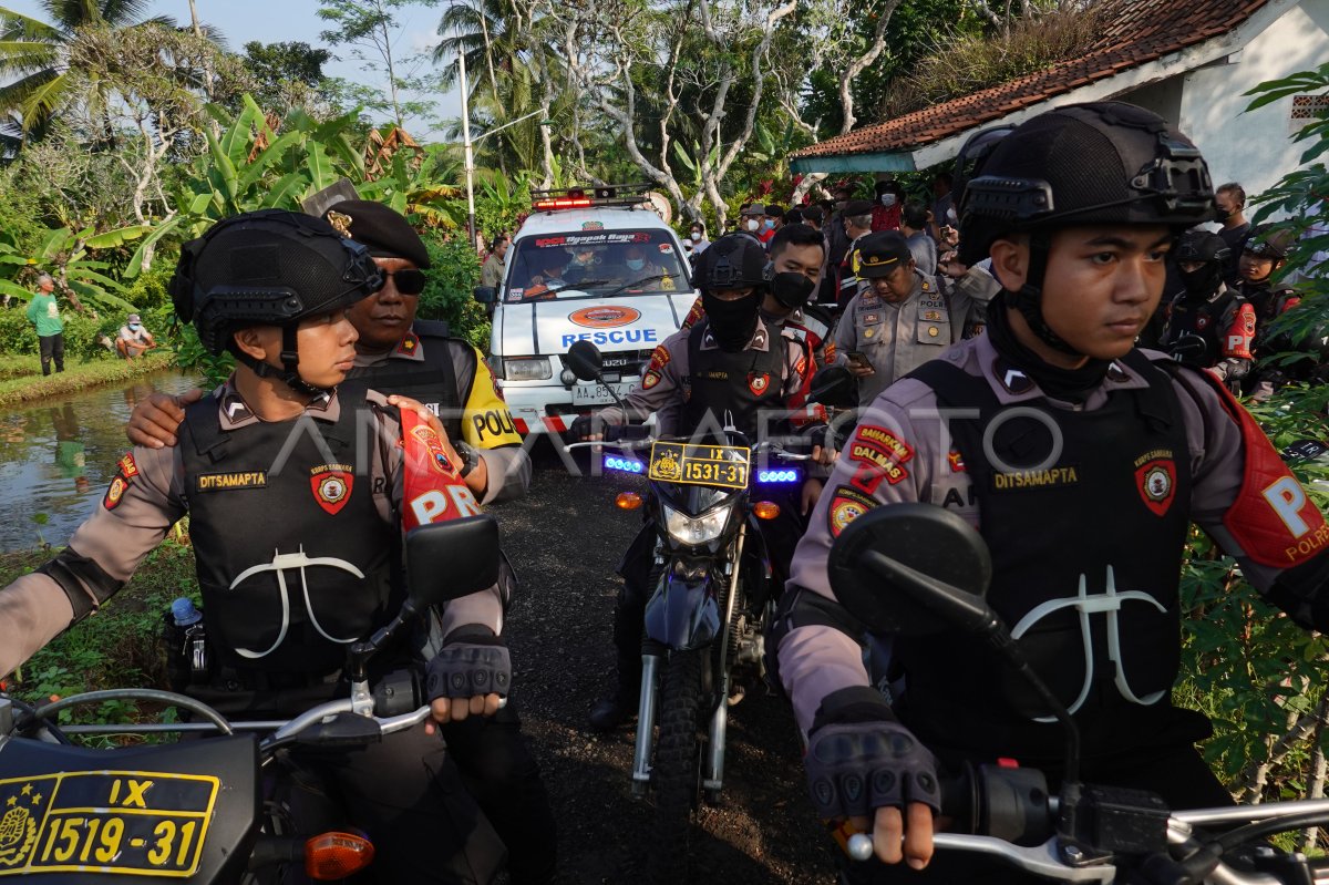 Penggalian Makam Tahanan Tewas Di Polresta Banyumas ANTARA Foto