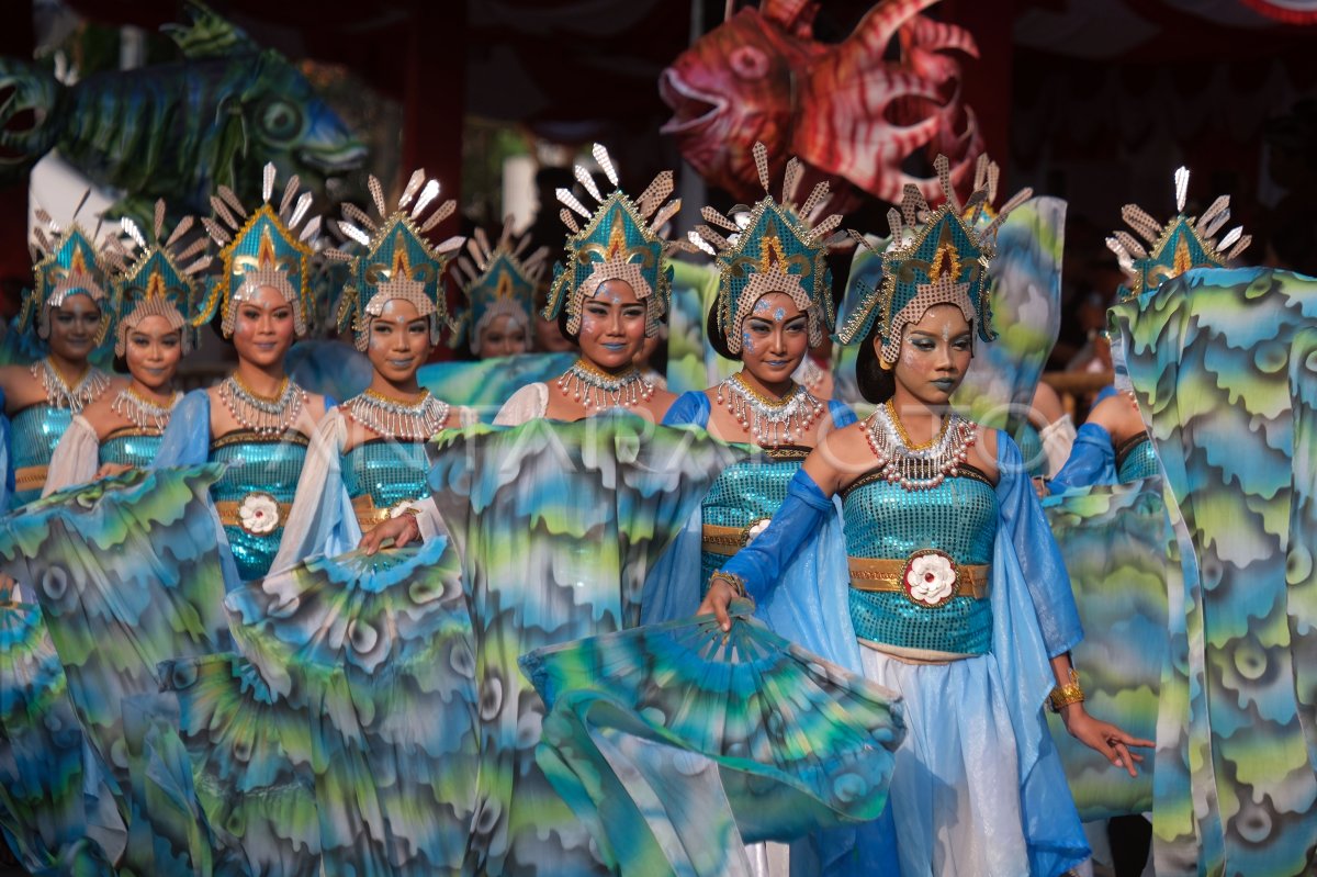 Pawai Pesta Kesenian Bali Yang Ke Antara Foto