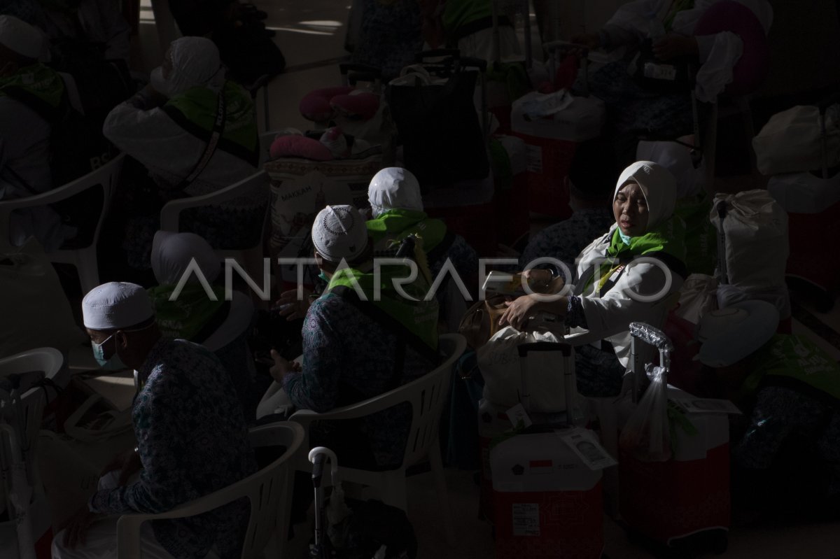 Jamaah Haji Gelombang Kedua Diberangkatkan Ke Madinah Antara Foto