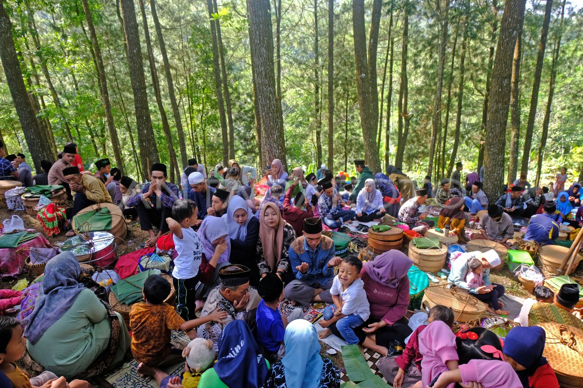 Tradisi Nyadran Kyai Kramat Tlogopucang Antara Foto