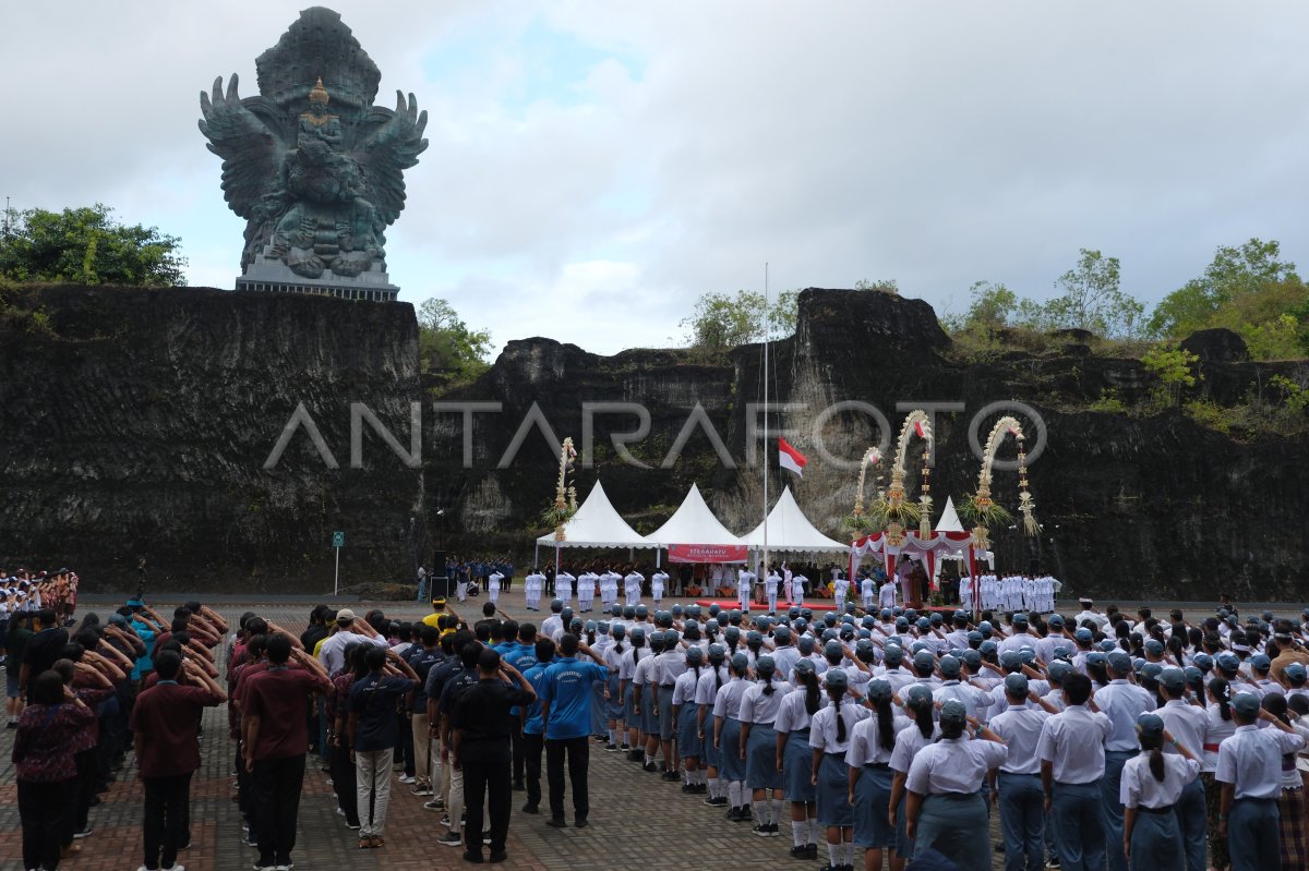 Upacara Bendera Hut Ri Di Gwk Bali Antara Foto