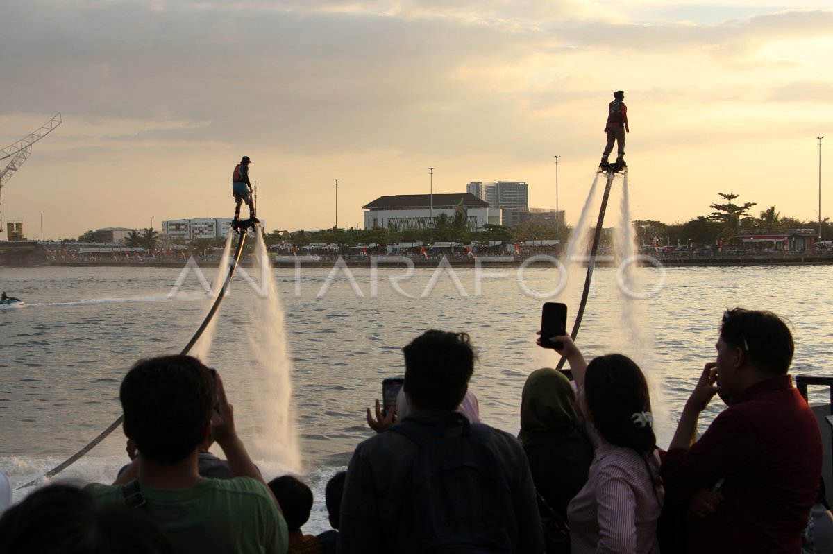 Atraksi Flyboard Pembukaan F8 Makassar 2023 ANTARA Foto